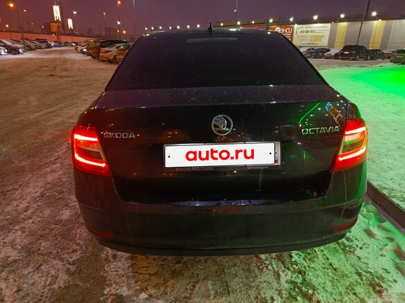 2018 Skoda Octavia III (A7) Рестайлинг, белый, 1500000 рублей - вид 4