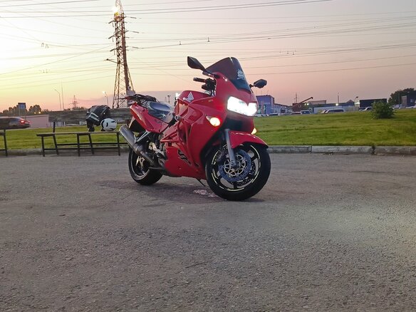 1999 Honda VFR 800, красный, 415000 рублей