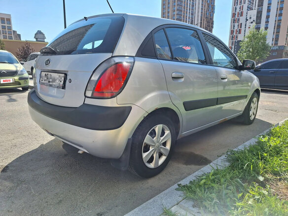 2005 Kia Rio II, серебристый, 430000 рублей - вид 3