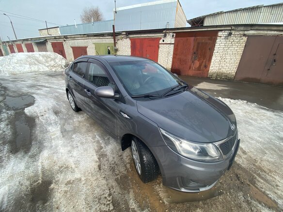 2013 Kia Rio III, серый, 900000 рублей - вид 3