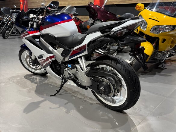 2022 Honda VFR 800, синий - вид 7