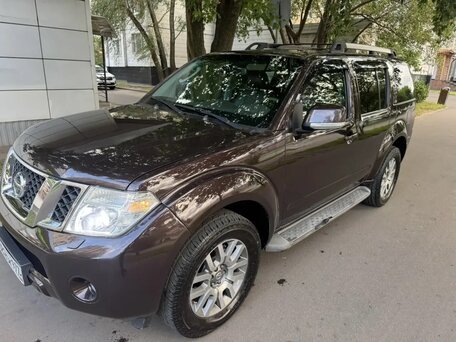 2010 Nissan Pathfinder III Рестайлинг, коричневый, 1765000 рублей, вид 3