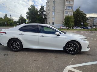 2019 Toyota Camry VIII (XV70), белый, 2350000 рублей, вид 4