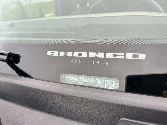2021 Ford Bronco VI, красный - вид 15