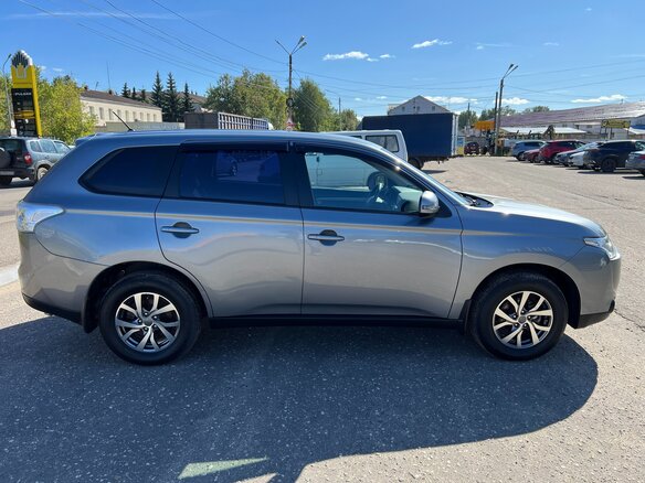 2013 Mitsubishi Outlander III, серый, 1700000 рублей - вид 3