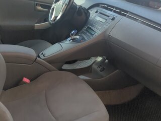 2010 Toyota Prius III (XW30), серебристый, 1250000 рублей, вид 5