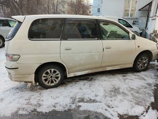 2002 Toyota Gaia, белый, 650000 рублей, вид 3