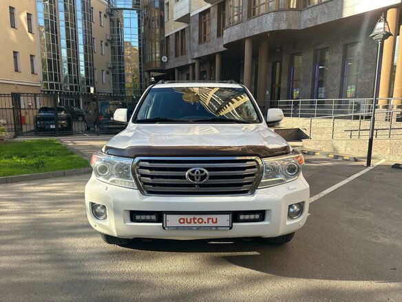 2014 Toyota Land Cruiser 200 Series Рестайлинг 1, белый, 3900000 рублей - вид 2