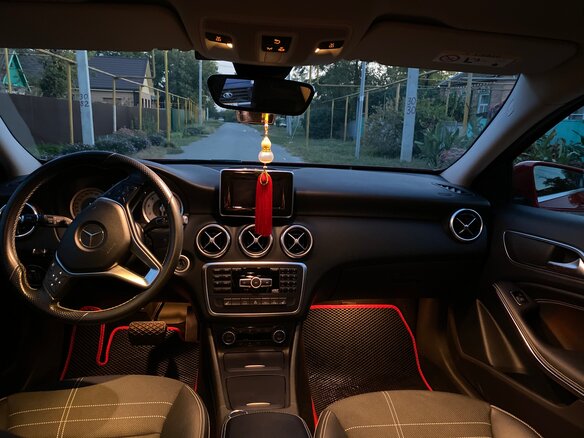 2014 Mercedes-Benz A-Класс 180 III (W176), красный - вид 11