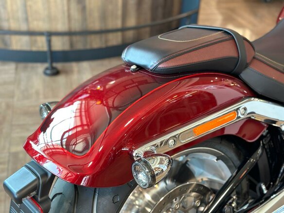 2023 Harley-Davidson Fat Boy, красный, 3300000 рублей - вид 16