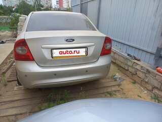 2010 Ford Focus II Рестайлинг, серебристый, 355000 рублей, вид 3