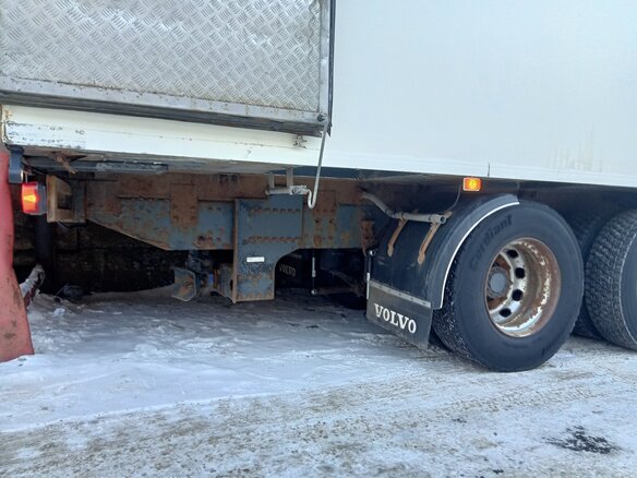 2009 Volvo FM, зелёный, 5100000 рублей - вид 2