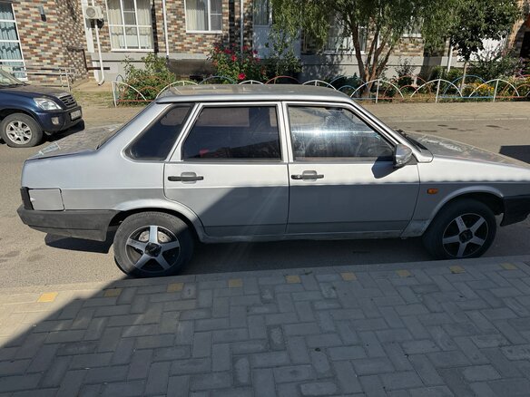 2002 Lada (ВАЗ) 21099, серебристый, 200000 рублей - вид 1