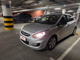 2013 Hyundai Solaris I, серебристый, 429000 рублей, вид 1