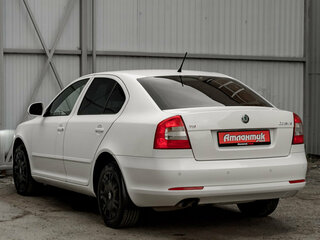 2013 Skoda Octavia II (A5) Рестайлинг, белый, 1000000 рублей, вид 4
