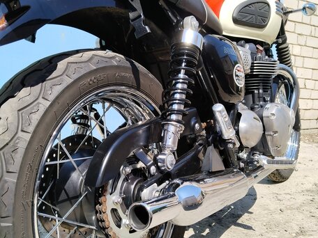 2020 Triumph Bonneville T100, красный, 950000 рублей, вид 4