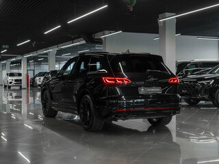 2018 Volkswagen Touareg III, чёрный, 4410000 рублей, вид 4