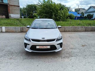 2018 Kia Rio IV, серебристый, 1390000 рублей, вид 1