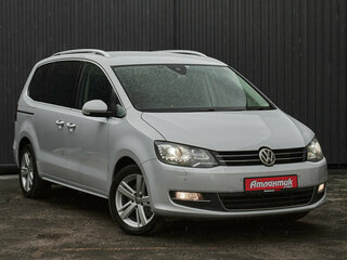 2017 Volkswagen Sharan II Рестайлинг, белый, 1645000 рублей, вид 3