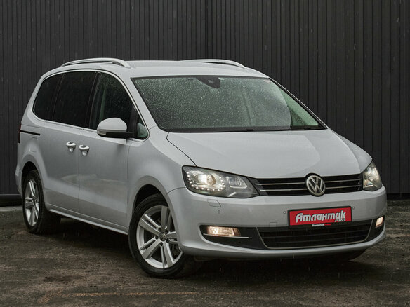 2017 Volkswagen Sharan II Рестайлинг, белый - вид 3