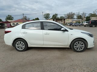 2018 Kia Rio IV, белый, 1250000 рублей, вид 4