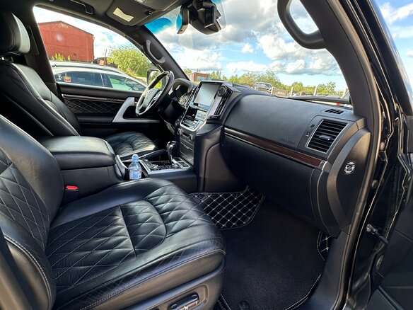2018 Toyota Land Cruiser 200 Series Рестайлинг 2, чёрный, 6390000 рублей - вид 12
