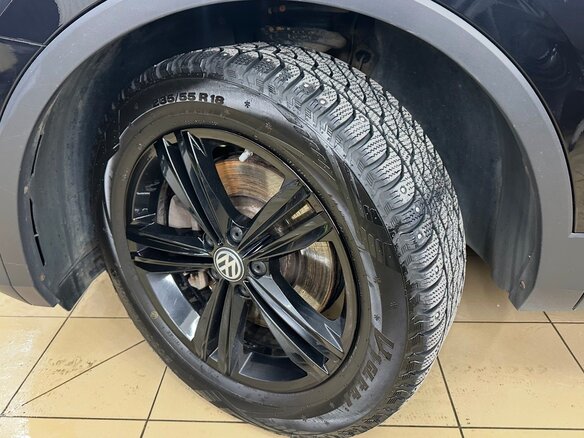 2019 Volkswagen Tiguan II, чёрный, 2950000 рублей - вид 16