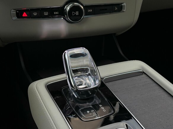 2026 Volvo XC90 B5 II Рестайлинг 2, чёрный, 11100000 рублей - вид 23