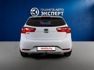 2015 Kia Rio 6-speed III, белый, 900000 рублей, вид 5
