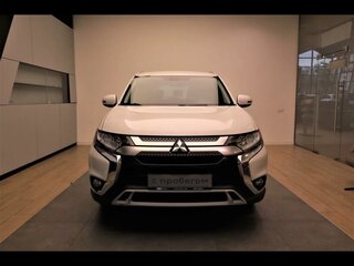 2019 Mitsubishi Outlander III Рестайлинг 3, белый, 2300000 рублей, вид 4