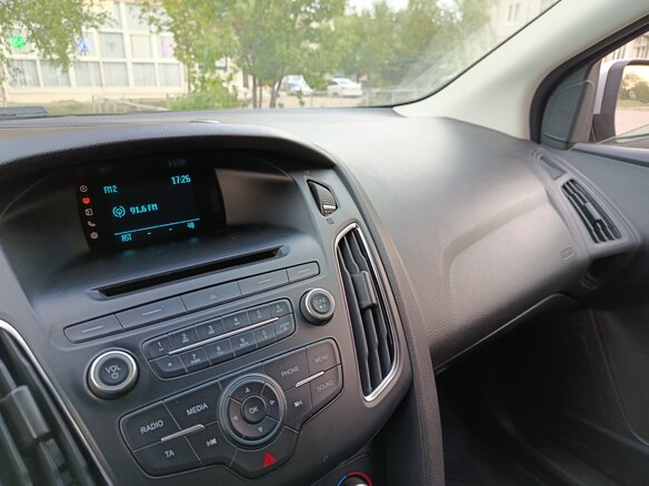 2018 Ford Focus III Рестайлинг, серебристый, 1600000 рублей - вид 6