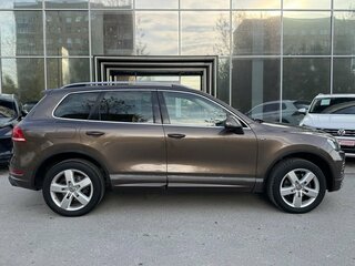 2014 Volkswagen Touareg II Рестайлинг, коричневый, 1949000 рублей, вид 3