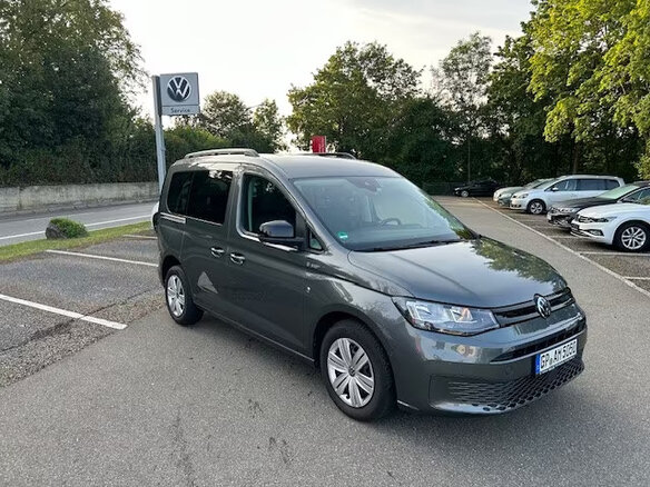 2022 Volkswagen Caddy Maxi V, серый - вид 1