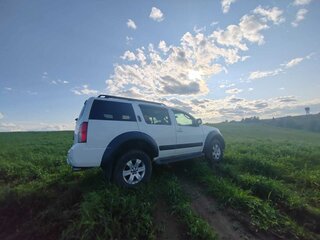 2010 Nissan Pathfinder III Рестайлинг, белый, 1400000 рублей, вид 4