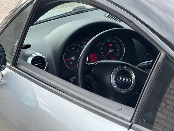 2000 Audi TT I (8N), серый, 800000 рублей - вид 6