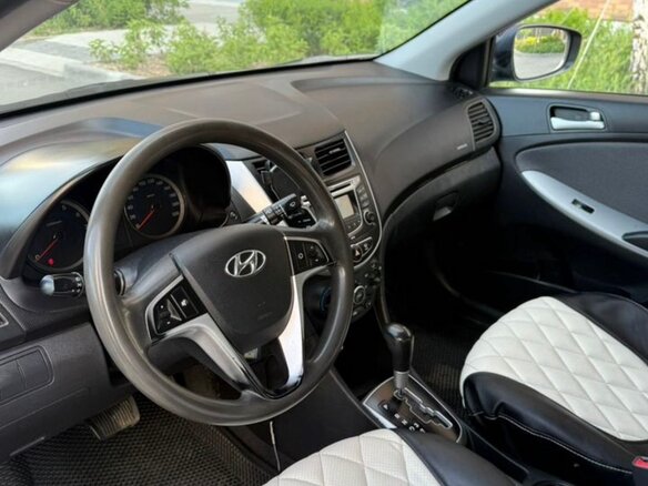2013 Hyundai Solaris I, чёрный, 690000 рублей - вид 5