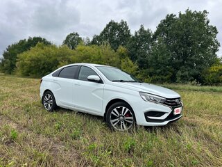 2024 Lada (ВАЗ) Vesta I Рестайлинг (NG), белый, 1350000 рублей, вид 2