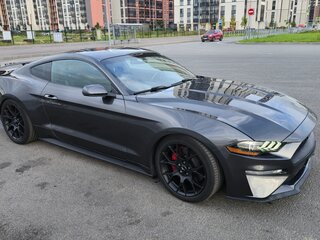 2018 Ford Mustang VI Рестайлинг, серый, 3350000 рублей, вид 3