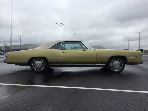 1975 Cadillac Eldorado IX, золотистый