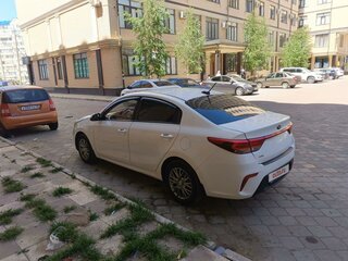 2019 Kia Rio IV, белый, 1200000 рублей, вид 4