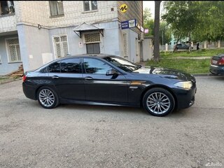 2013 BMW 5 серии 528i xDrive VI (F10/F11/F07) Рестайлинг, серый, 2140000 рублей, вид 3