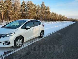 2019 Honda Fit III Рестайлинг, белый, 1410000 рублей, вид 1
