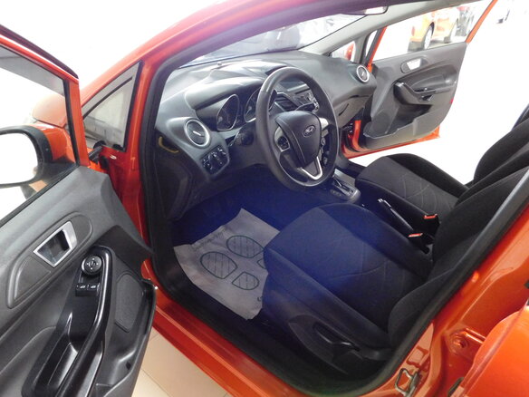 2015 Ford Fiesta Mk6 Рестайлинг, оранжевый - вид 10