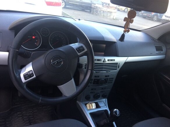 2011 Opel Astra GTC H Рестайлинг, белый - вид 4