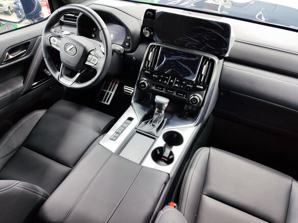 2022 Lexus LX 600 IV, чёрный - вид 9