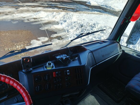 2000 Mercedes-Benz Actros, красный, 2000000 рублей - вид 24