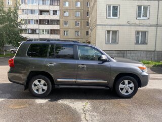 2012 Toyota Land Cruiser 200 Series Рестайлинг 1, серый, 3300000 рублей, вид 2