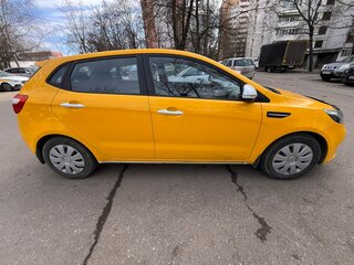 2014 Kia Rio 4-speed III, жёлтый, 900000 рублей, вид 4