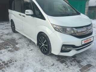 2015 Honda Stepwgn V, белый, 2250000 рублей, вид 3