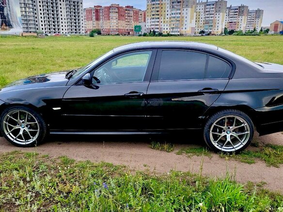 2011 BMW 3 серии 318i V (E90/E91/E92/E93) Рестайлинг, чёрный, 1050000 рублей - вид 4